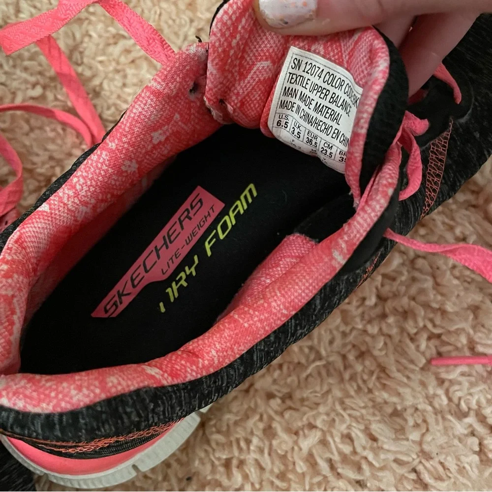 SKECHERS®! LiteWeight Air Cooled Memory Foam Sneakers Size 6.5 - Picture 12 of 16